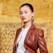 Как повторить макияж со стрелками из блесток с показа Altuzarra