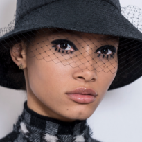 Как повторить графичный макияж с показа Dior