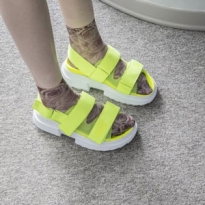 Что купить: сандалии на тракторной подошве