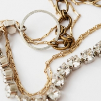 Что дарить на 8 марта: 33 украшения для подруг, сестёр и мам