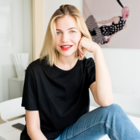 «Мы все весело станцуем в горнолыжных ботинках на столе». Интервью с Ксенией Таракановой