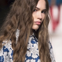 Особенности ухода за кудрявыми волосами