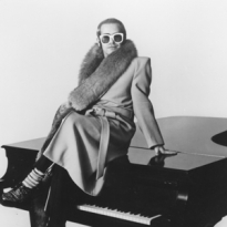 Лучшие песни Элтона Джона — плейлист Buro.