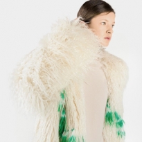 Шуба из искусственного меха Dries van Noten — выбор BURO.