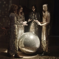 Модели проводят мистические ритуалы в видео Paco Rabanne