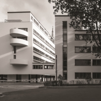 Художники рисуют для BURO.: участники выставки «Москва. Реальное»