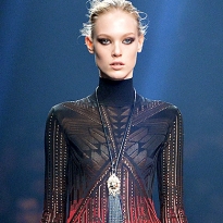 Роберто Кавалли продает свою марку?