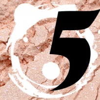 5 вопросов о весеннем макияже ведущим визажистам