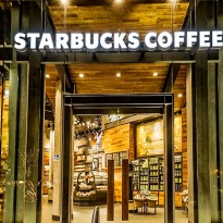 В Диснейленде открылся первый эко-кофешоп Starbucks