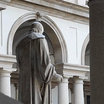 Студент сломал статую XIX века, снимая \"селфи\"