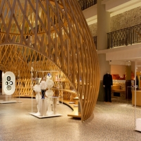 Картонные инсталляции Carte Blanche в бутике Hermès