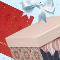 Гаджеты для ухода за кожей, сертификаты и косметика: 30 бьюти-подарков для женщин и мужчин