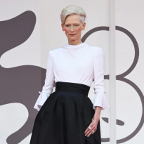 Тильда Суинтон в Chanel и Аня Рубик в Saint Laurent: лучшие образы Венецианского кинофестиваля 2025