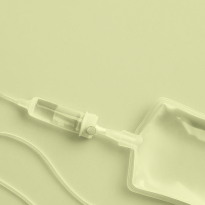 Витаминные капельницы: кому подойдет инфузионная терапия и о каких рисках необходимо знать