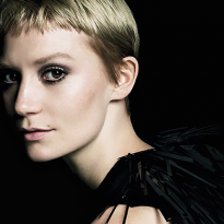 Миа Васиковска в рекламной кампании ароматов Prada