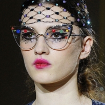 Красота в деталях: образы с показов Atelier Versace и Ulyana Sergeenko