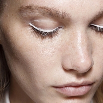 Белым-бело: 10 лучших средств для макияжа глаз