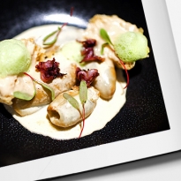 Блюдо недели: фаршированные кальмары с луковым пирогом от Анатолия Казакова