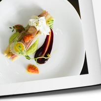 Блюдо недели: тунец со спаржей и кремом из бурраты