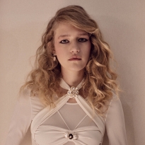 Бэкстейдж показа круизной коллекции Chanel в Дубае