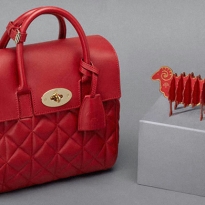Mulberry и Кара Делевинь создали новую сумку к китайскому Новому году