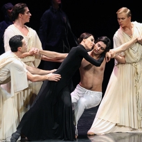 Ахматова, Шостакович и Моцарт на одной сцене: \"Реквием\" Бориса Эйфмана