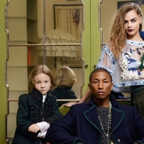 Фаррелл Уильямс и Кара Делевинь в рекламной кампании Chanel