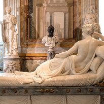 В Риме открылась выставка Аззедина Алайи