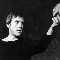 Безруков поставил спектакль о Высоцком