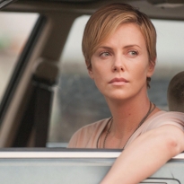 Шарлиз Терон в трейлере фильма \"Темные тайны\"
