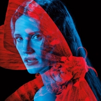 Инфернальные Джессика Честейн и Миа Васиковска на постерах \"Багрового пика\"