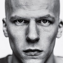 Джесси Айзенберг в образе злодея Лекса Лютора