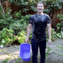 Марк Цукерберг присоединился к \"ледяному\" флешмобу