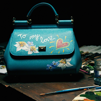 Dolce & Gabbana подарит московским покупателям на 8 Марта сумки с ручной росписью