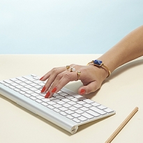 В ЦУМе появились умные украшения Ringly