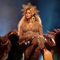 Дизайнер платьев Бейонсе с церемонии «Грэмми» Питер Дундас создаст свой бренд одежды