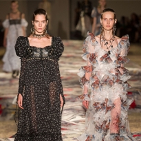 Парижская неделя моды: Alexander McQueen, весна-лето 2017
