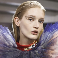 Красота в деталях: образ с показа Viktor & Rolf Couture