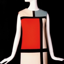 Выставка \"Ив Сен-Лоран: Стиль вечен\" в графстве Дарем на севере Англии