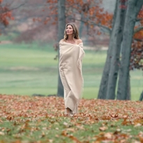 В гармонии с природой: Жизель Бундхен снялась в мини-фильмах Chanel