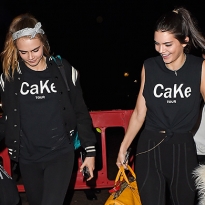 Кара Делевинь и Кендалл Дженнер запускают совместную линию одежды