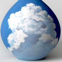 Летели облака: художница из Австралии рисует небо на вазах