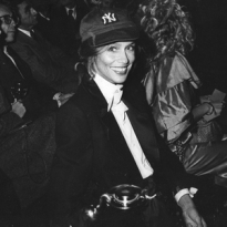 Как создать культовый образ: шляпы и бейсболки Лорен Хаттон