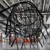 Что скрывает новая инсталляция в атриуме музея «Гараж»? Рассказывает ее куратор