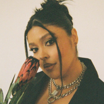 Каково это — работать с Рианной и быть главным визажистом любимого миллионами бренда