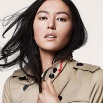 Новая рекламная кампания Burberry с Ли-Энн Смал