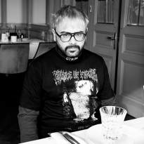 «Наша задача — дарить вам эмоцию, а не кормить». Интервью с общительным шефом Евгением Викентьевым