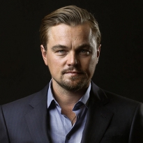 Аукцион от Лео: среди лотов концерт Элтона Джона и постер Пикассо