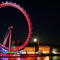 Колесо обозрения London Eye сменило цвет и название