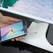 Монитор Samsung \"подрабатывает\" беспроводной станцией подзарядки